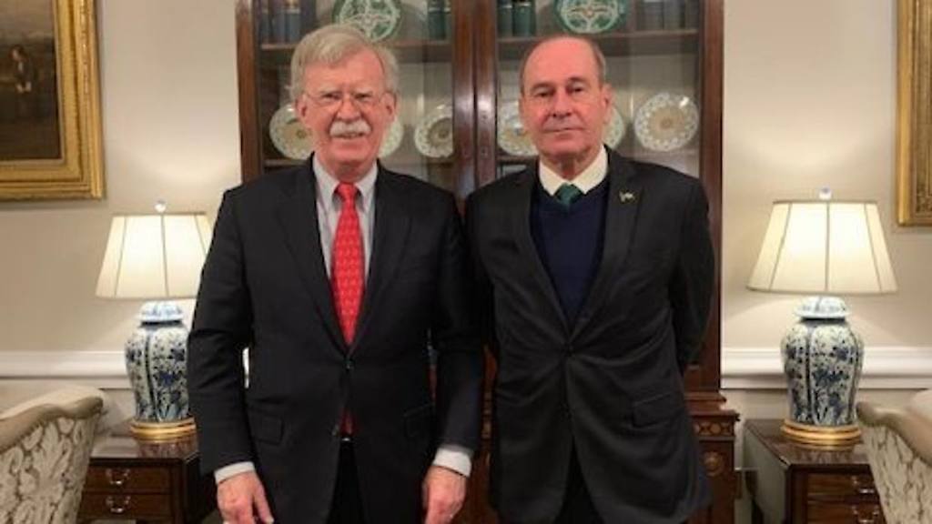 Bolton  el ministro de defensa de Brasil, Fernando Azevedo