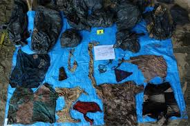 Restos de las pertenencias de los cuerpos hallados en fosas de Veracruz