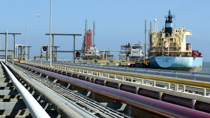 Petrolero en un terminal del Complejo Petroquímico José Antonio Anzoátegui en Venezuela.