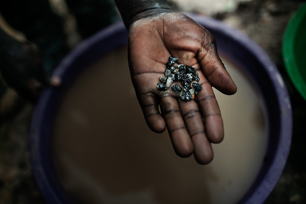 El ¨Oro Azul¨ la ambición por éste mineral ha causado tragedias humanas y ambientales en Africa