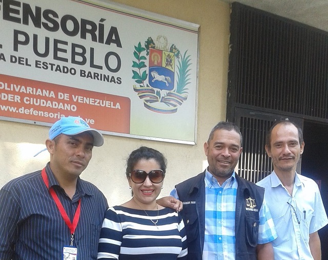 Laura Pérez y Carlos Paredes, al centro, con otros miembros del CCSSJJ, Yilbert Gómez y Wilmer Briceño