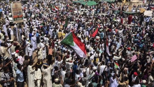 Levantan toque de queda en Sudán