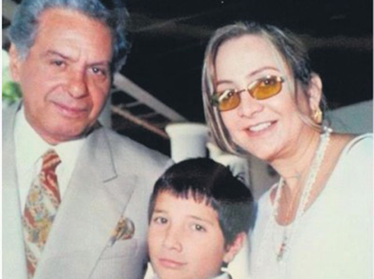 Armando Biart, y Elba Escobar con el hijo de ambos