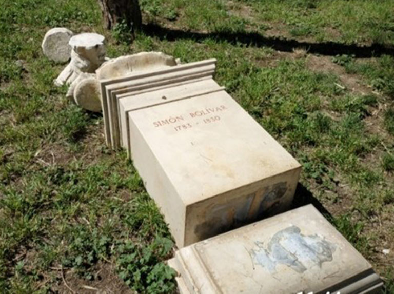 Busto de El Libertador, destrozado en Roma