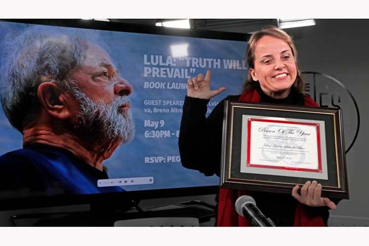 La hija de Lula, Lurian, recibió el reconocimiento a su padre