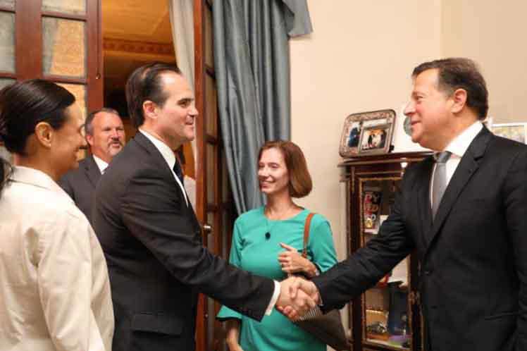 Mauricio Claver-Carone y el presidente Varela de Panamá