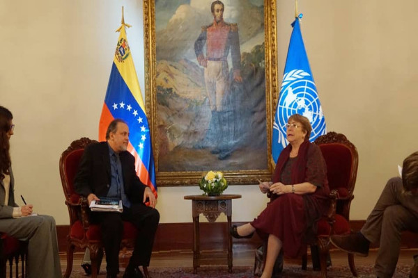 El encuentro entre Michelle Bachelet y Alfredo Ruiz.