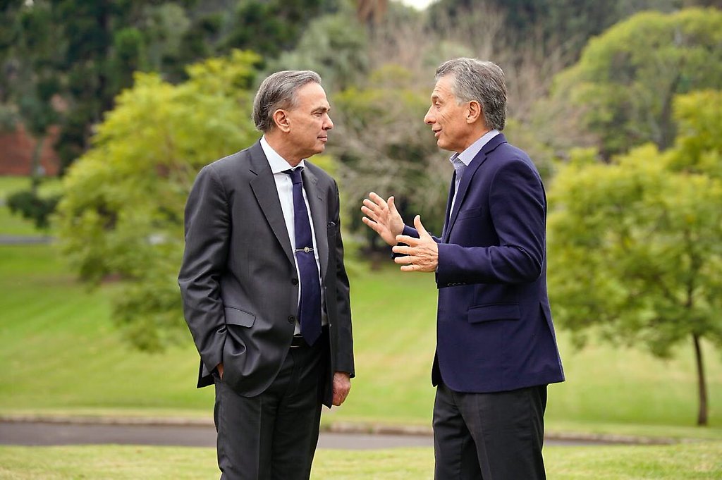 El senador Miguel Pichetto junto a Mauricio Macri