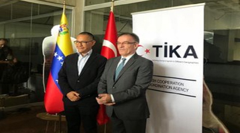 Ernesto Villegas y el embajador turco Sevki Muteveglioglu