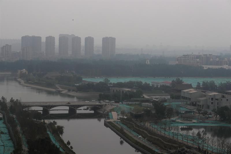 El esmog cubre Pekín, China