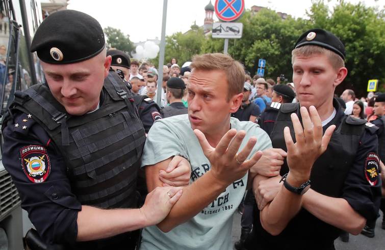 Detenidos durante manifestación por la libertad de prensa en Moscú