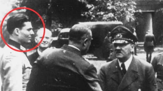 Claus von Stauffenberg (i) y Adolf hitlet-34