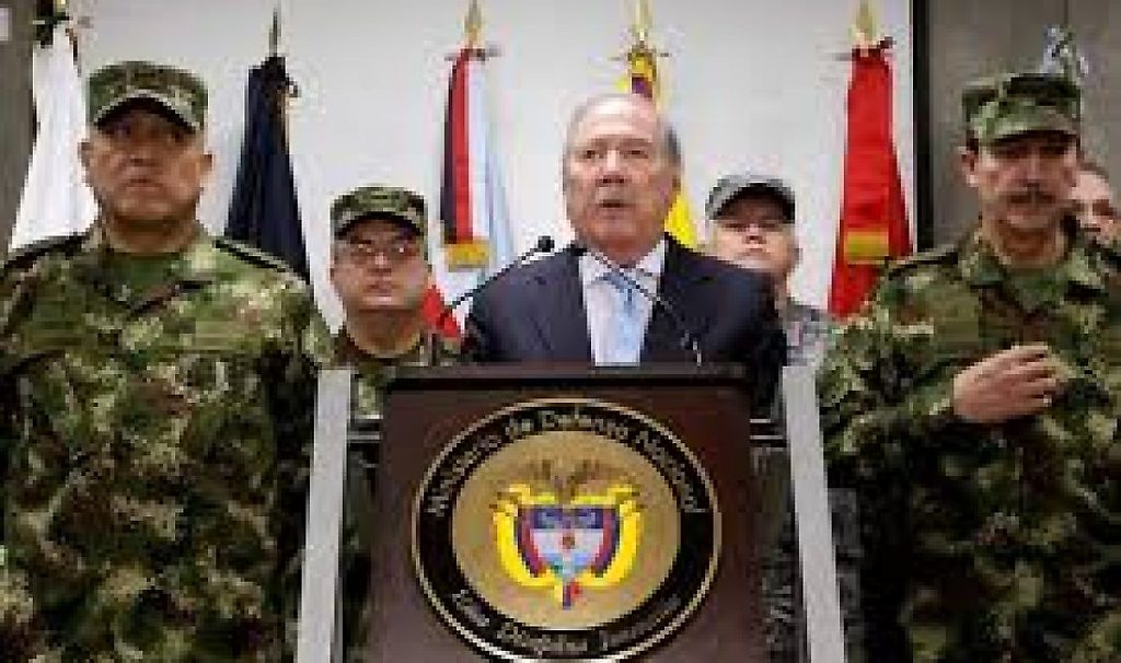 El Ministerio de Defensa anunció la separación del cargo del general Romero, comandante de Acción Integral del Ejército, tras la revelación de presuntos hechos de corrupción.