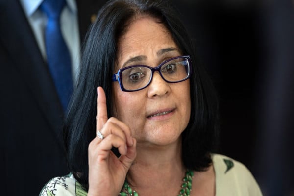 La ministra Damares Alves destacó la necesidad de establecer una fábrica de ropa interior en la isla de Marajó, en el estado amazónico de Pará, para terminar, según ella, con el problema. 