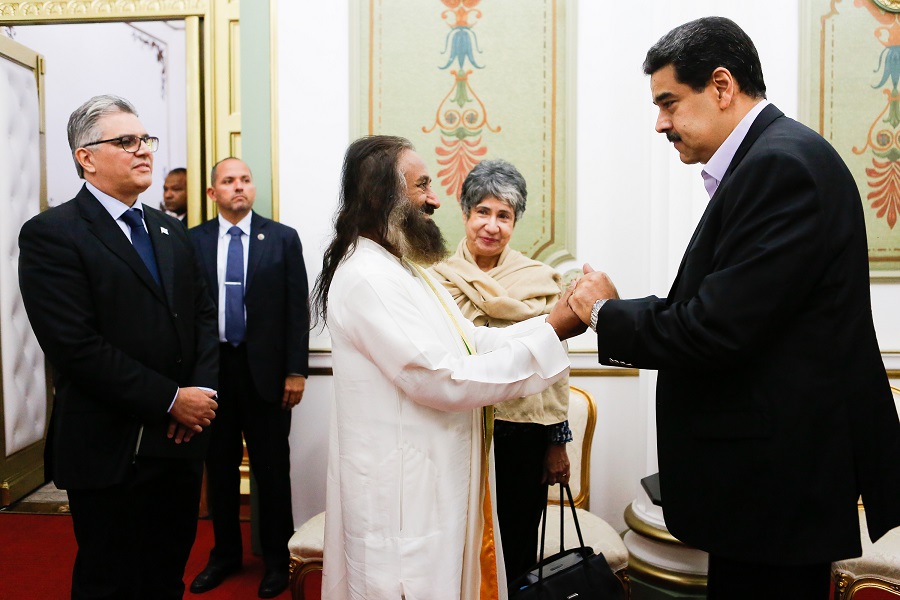 Presidente Maduro y Ravi Shankar en Miraflores