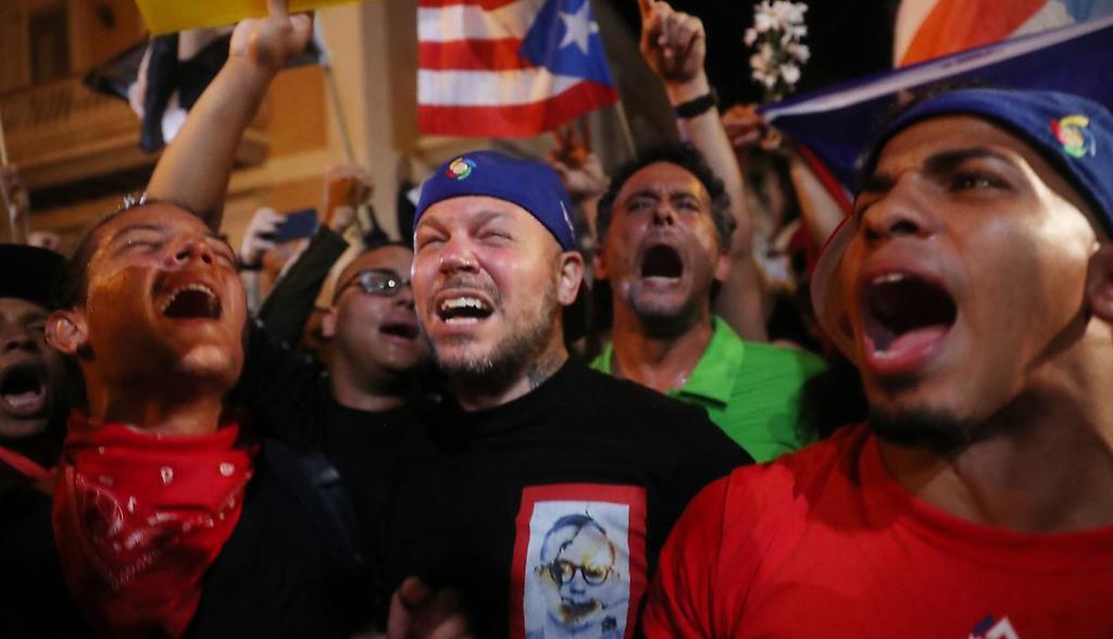 Pueblo puertorriqueño celebra su triunfo en la calle