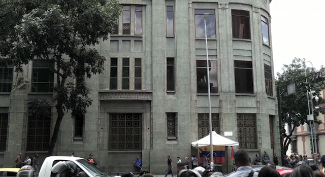 Trabajadores protestaron frente a la sede de la Vicepresidencia Ejecutiva en la esquina de Carmelitas, en Caracas