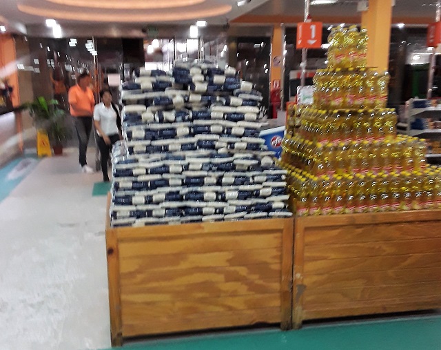 Productos sin control sanitario y contaminados, traidos de Brasil, son puestos a la venta en supermercados, según el ex diputado y presidente de Fundisur, Giovani Urbaneja