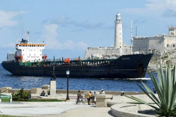 Pdvsa recurrió a su propia flota de cargueros, dado que las navieras no quieren prestar servicios a Venezuela y Cuba.