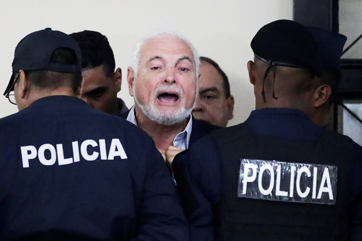 El expresidente Martinelli fue juzgado por acusaciones de espionaje político a opositores a su gobierno, aunque un tribunal lo exoneró de los cargos.