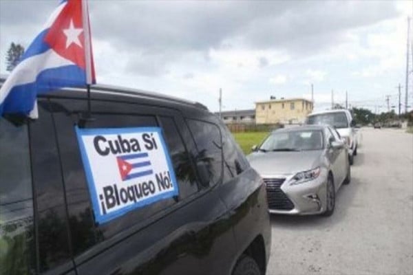 Una caravana de vehículos en EE.UU. exige cese de hostilidad de Trump contra Cuba y Venezuela