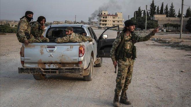 Combatientes del Ejercito Nacional sirio que apoyan a Turquía