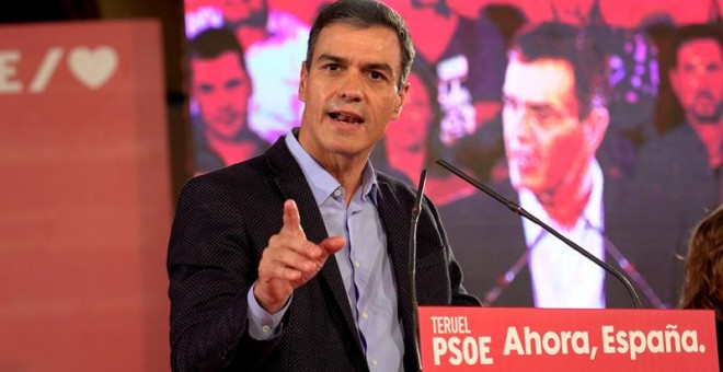 10/10/2019.- El presidente del Gobierno en funciones, Pedro Sánchez, interviene en un acto de precampaña electoral celebrado este jueves en Teruel. 