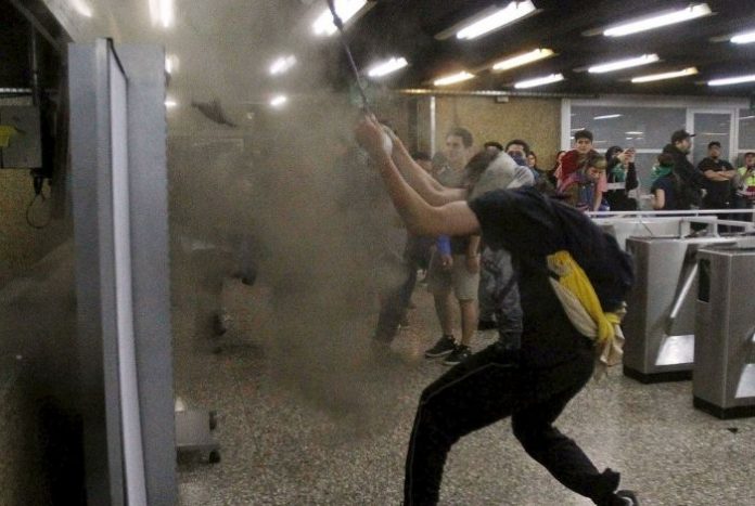 41 estaciones del Metro en Chile sufrieron daños con las protestas