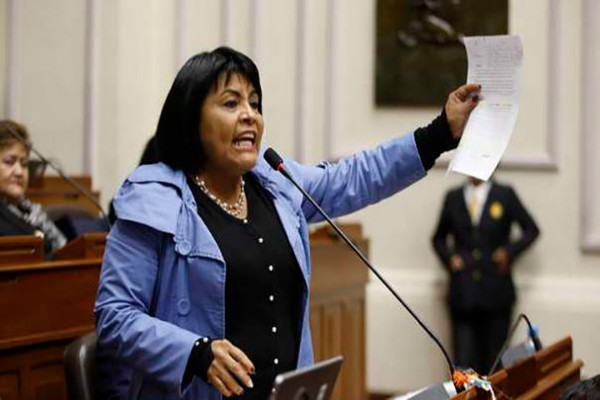 La congresista de Perú, Esther Saavedra.