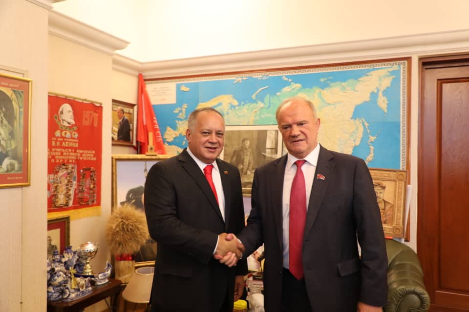 Cabello con Gennadi Andréyevich Ziugánov, presidente del Comité Central del Partido Comunista de la Federación de Rusia y jefe de la fracción del partido en la duma estatal de la Federación de Rusia.