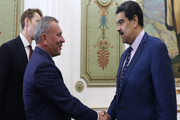 El presidente Maduro recibiendo al vice primer ministro ruso, Yuri Borísov.