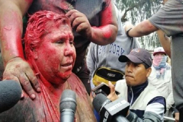 La alcaldesa del municipio de Vinto, Patricia Arce, agredida por Guarimberos bolivianos.