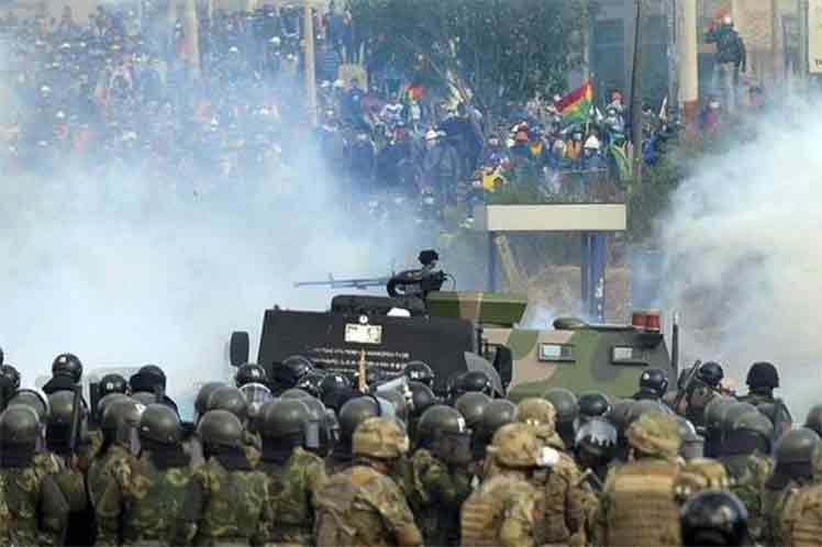 Suben a 24 los muertos en Bolivia por represión