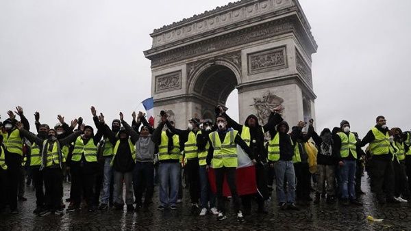 10000 chalecos amarillos han sido detenidos en Francia