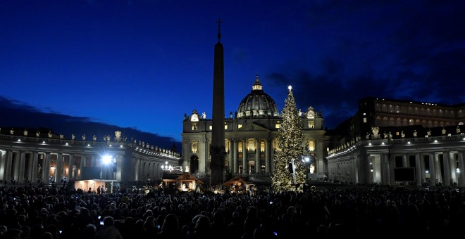 Vista de la decoración navideña del Vaticano.