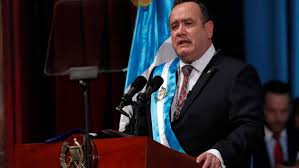 El presidente electo de Guatemala Alejandro Giammattei, en su toma de posesión