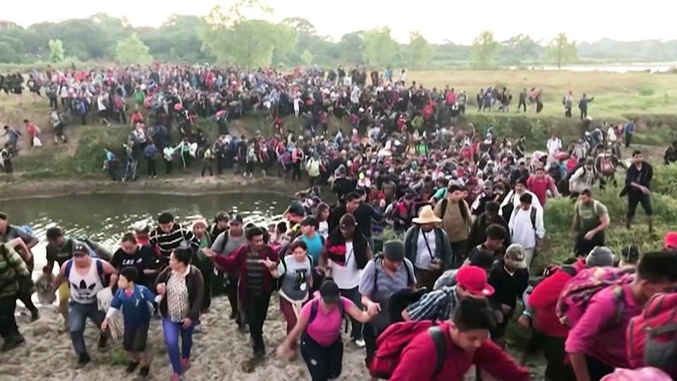 Caravana de migrantes es atacada por soldados mexicanos