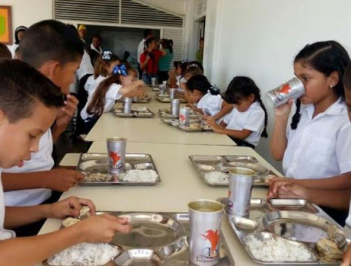 Niños beneficiarios del programa de alimentación escolar (PAE)