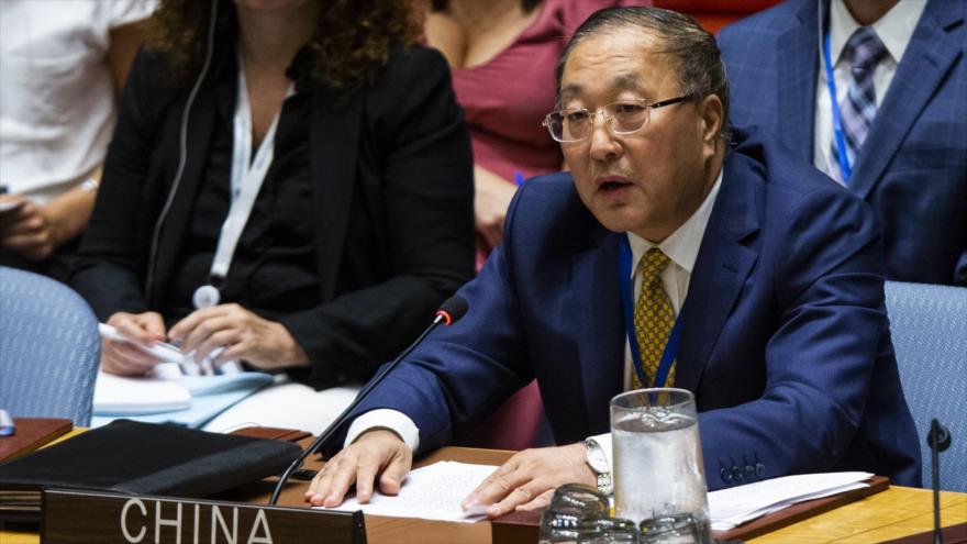 El representante permanente de China ante las Naciones Unidas, Zhang Jun, en una reunión en Nueva York