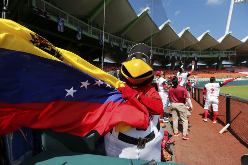 Cardenales bicampeón le gana a Colombia en su debut en la Serie del Caribe