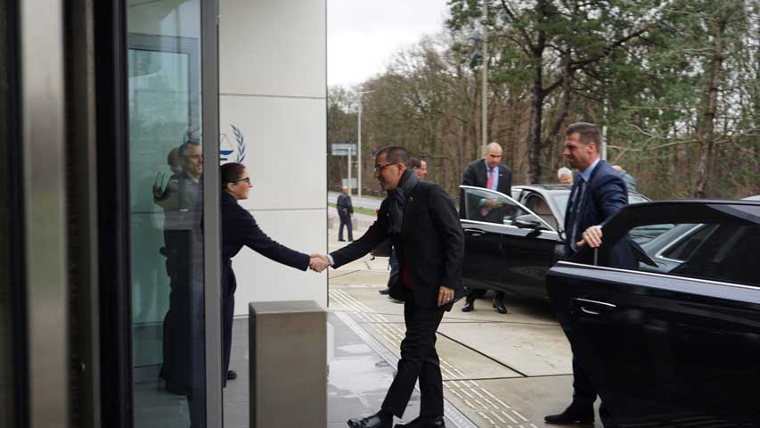 El canciller Jorge Arreaza a su llegada a la Corte Penal Interamericana de La Haya