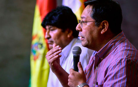 El candidato presidencial Luis Arce y el ahora inhabilitado candidato Evo Morales.