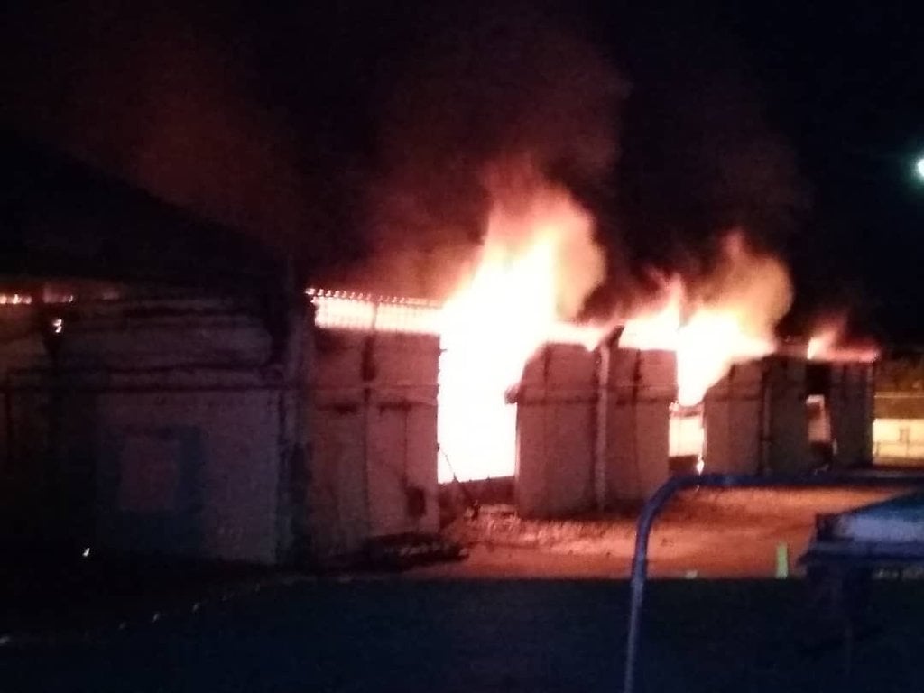 Incendio de almacen de Cantv en Flor Amarillo, Carabobo