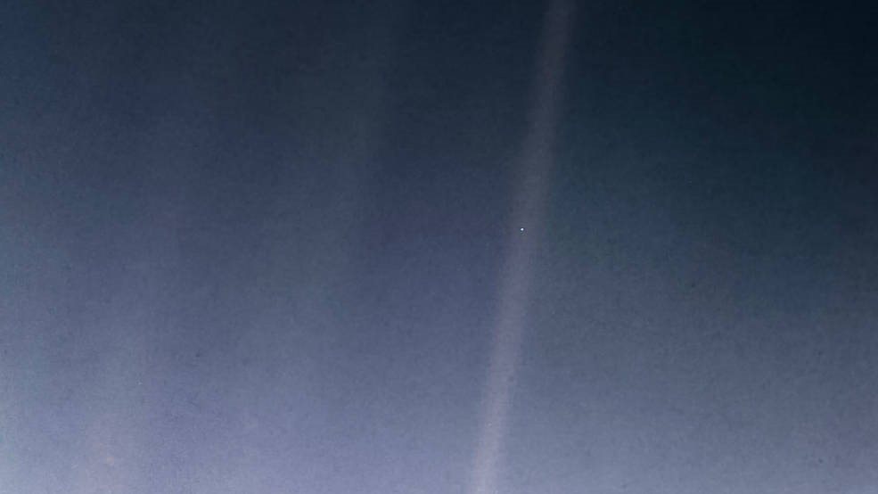 Pálido punto azul, versión actualizada de la imagen icónica de "Punto azul pálido" tomada por la nave espacial Voyager 1