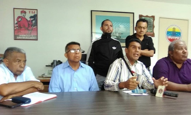 Horacio Silva frente al micrófono de Aporrea, en foto de archivo, durante una rueda de prensa realizada junto a otros dirigentes sindicales meses atrás