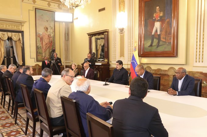 Presidente Maduro se reúne con dirigentes de la Mesa de Diálogo Nacional