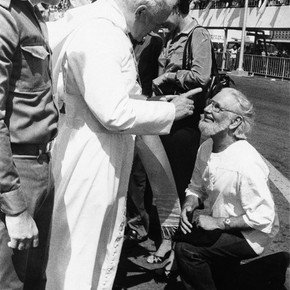 Ernesto Cardenal y la historia de la foto cuando lo rechazó el papa Juan Pablo II