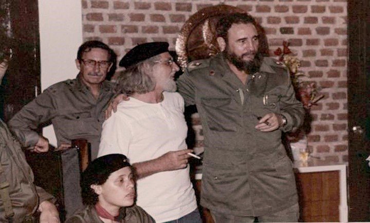 El sacerdote poeta de la guerrilla sandinista junto al comandante Fidel Castro, en 1978. | Foto Archivo FSLN  Ernesto Cardenal fidel castro poeta y cardenal nicaraguense