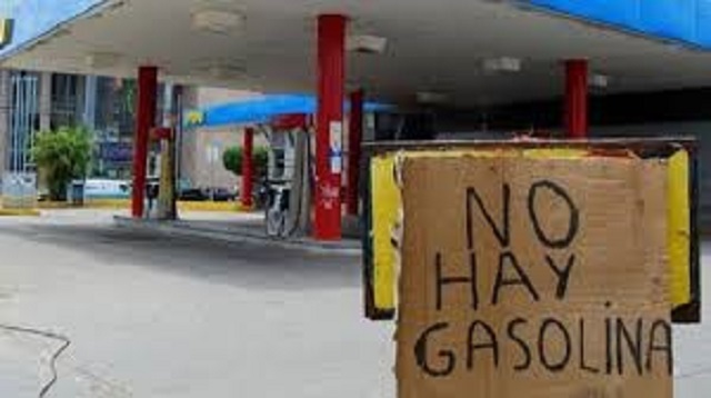 En Cojedes, conductores se quejan de la falta de gasolina, pero no para los "amigos" de quienes vigilan el racionamiento por la pandemia o para quienes ofrezcan ¡$$$!