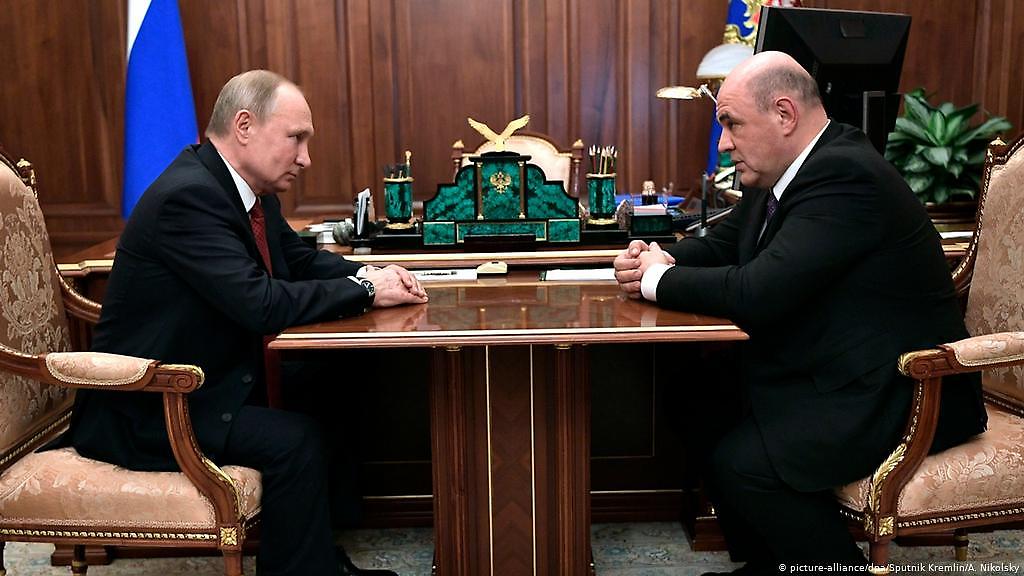 Vladimir Putin y el primer ministro de Rusia, Mijail Mishustin